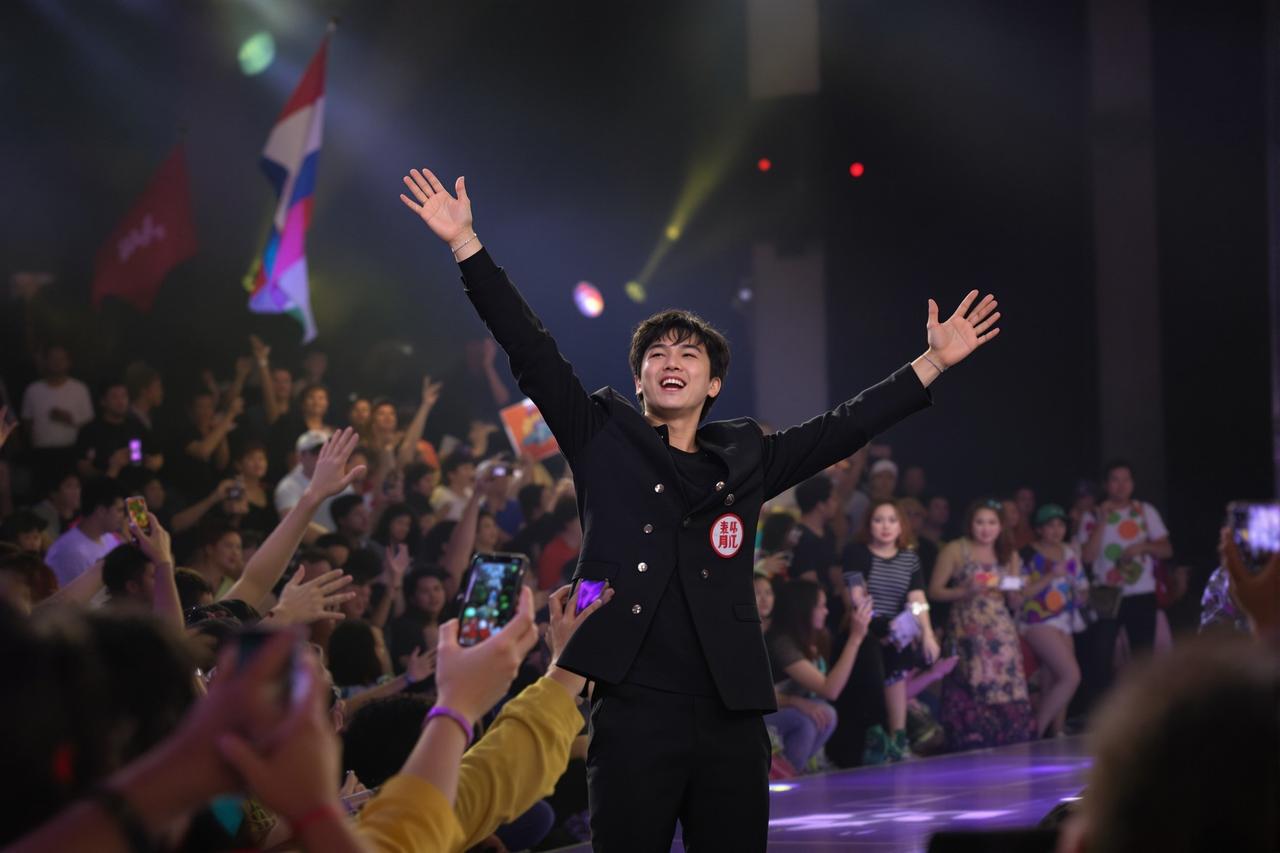 欧美福利视频影迷见面会圆满举行，万名粉丝热情参与